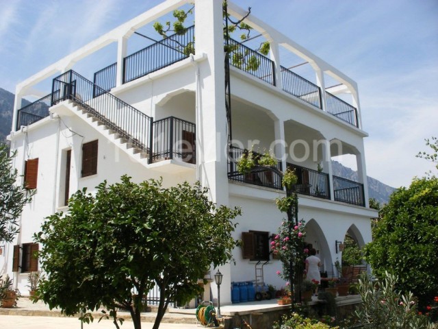 Lapta is also a 5+1 villa with a pre-74 English cob pool 350.000 stg ** 