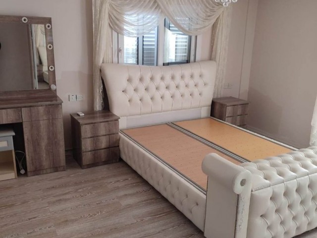 GEMİKONAĞINDA SATILIK DAİRE(PENTHOUSE)-FOR SALE FLAT(PENTHOUSE)