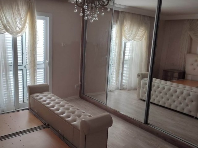 GEMİKONAĞINDA SATILIK DAİRE(PENTHOUSE)-FOR SALE FLAT(PENTHOUSE)