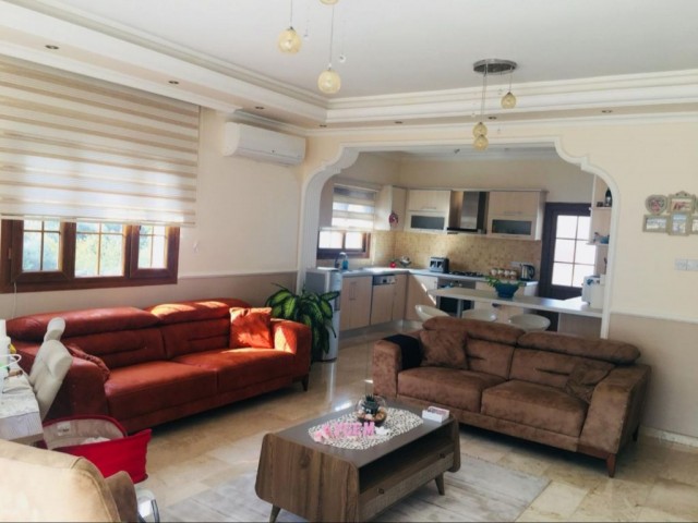 3 + 1 PENTHOUSE ZU VERKAUFEN IN DER OBEREN KYRENIA - ALTER PREIS LLOGARA 145,000 (0533 820 2055) ** 