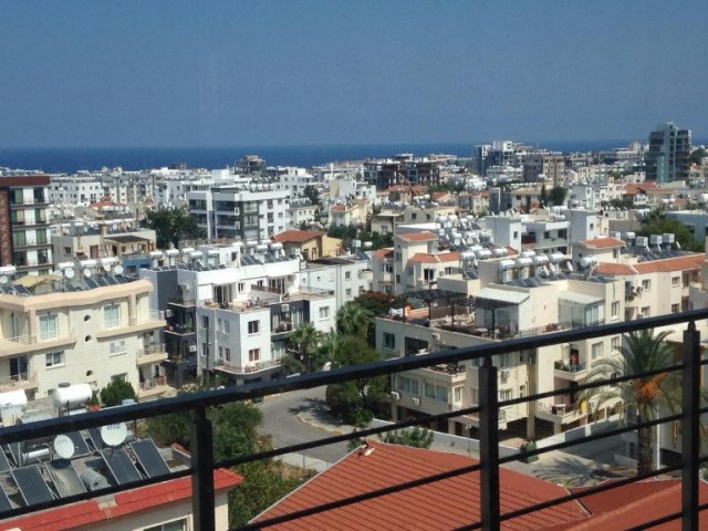 Girne Merkez'de Nusmar Market Yakınında Kiralık 3+1 Penthouse Daire. TEL:05338376242