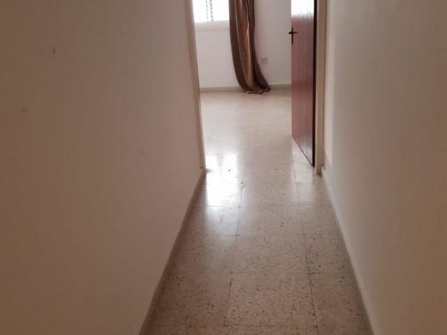 Girne Merkez'de kiralık 3+1 eşyalı daire. 