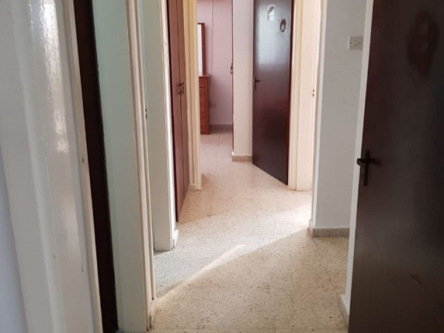 Girne Merkez'de kiralık 3+1 eşyalı daire. 