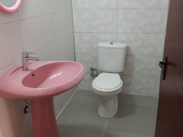 Girne Merkez'de kiralık 3+1 eşyalı daire. 