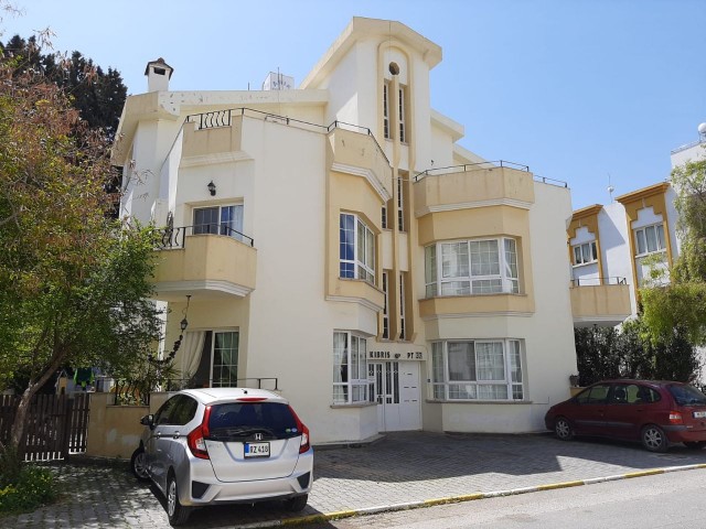 220M2 PENTHOUSE-WOHNUNG-HINTER KYRENIA LAVASH ** 