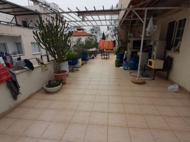 220M2 PENTHOUSE-WOHNUNG-HINTER KYRENIA LAVASH ** 