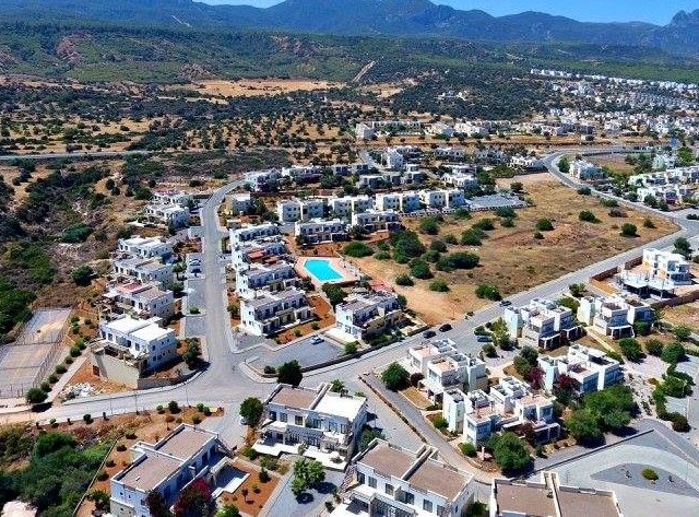 THREE BEDROOM GARDEN APARTMENT - COMMUNAL POOL