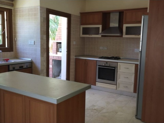 Flat To Rent in Yukarı Girne, Kyrenia