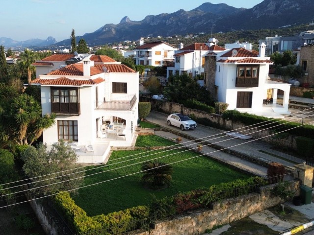 Beautiful Three Bedroom Villa In Much Sought After Area *Sole Agent