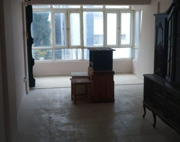 Flat To Rent in Aşağı Girne, Kyrenia