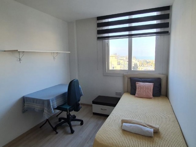 2+1 voll möblierte Wohnung zur Miete im Zentrum von Kyrenia. Verfügbar ab 1. September