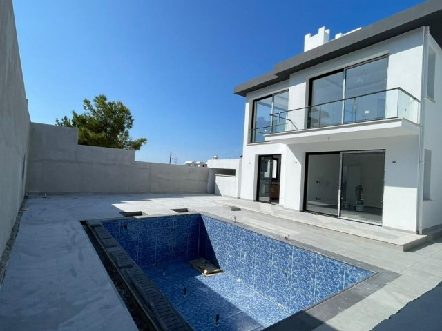 4+1 VILLA MIT POOL