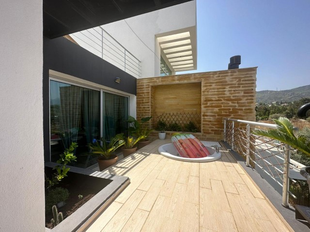 FANTASTISCHE DUPLEX-WOHNUNG MIT ZWEI SCHLAFZIMMERN UND JACUZZI AUF DER DACHTERRASSE