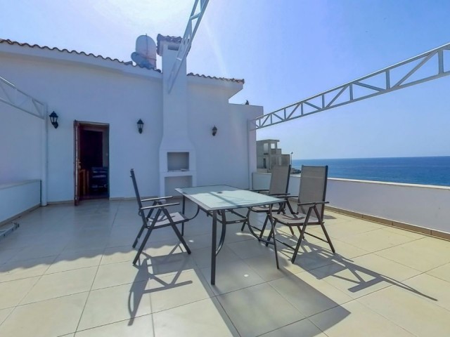 STUNNING 3 BEDROOM VILLA- ZERO TO THE SEA