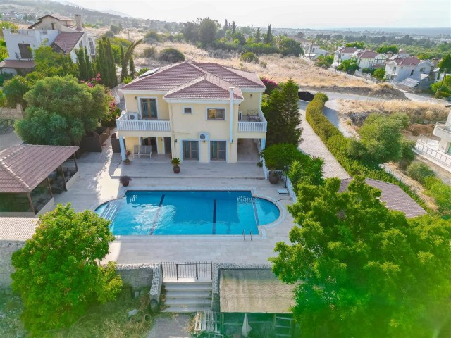 MAGNIFICENT FIVE BEDROOM VILLA ON LARGE PLOT