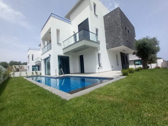 4 BEDROOM LUXURY VILLAS WITH PRIVATE POOL