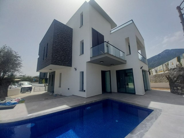 4 BEDROOM LUXURY VILLAS WITH PRIVATE POOL