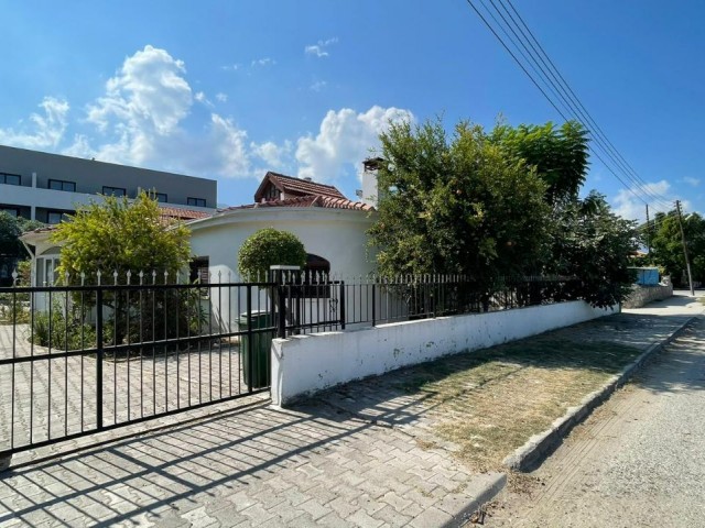 *SOLE AGENT* THREE BEDROOM BUNGALOW- PRIME LOCATION-TURKISH TITLE DEED