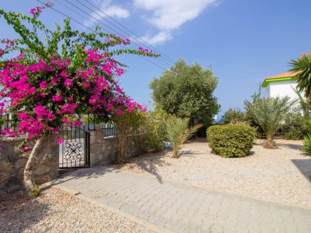 FOUR BEDROOM VILLA CLOSE TO SEA