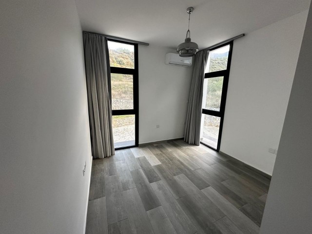 FURNISHED 2 BEDROOM GARDEN APARTMENT SOLE AGENT