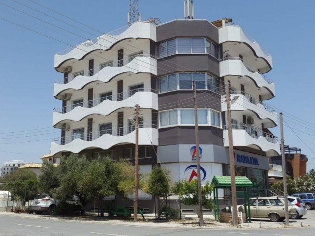 Laden/Büro mit doppelter Fassade neben der Hauptstraße in Long Beach