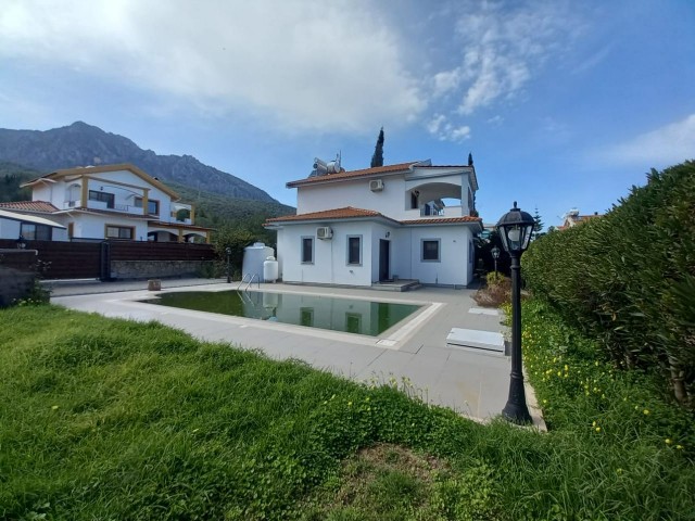 4+1 Villa mit privatem Pool