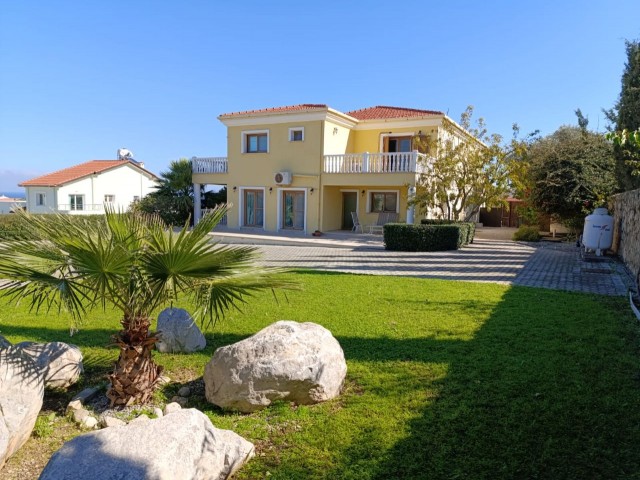MAGNIFICENT FIVE BEDROOM VILLA ON LARGE PLOT (INCLUDES 2 BEDROOM COTTAGE, WITH SEPERATE ENTRANCE)