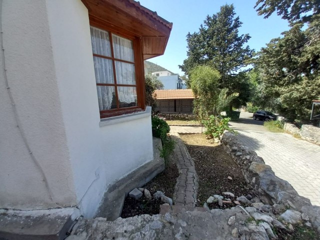 3+1 DETACHED HOUSE IN BELLAPAIS - 0533 820 2055