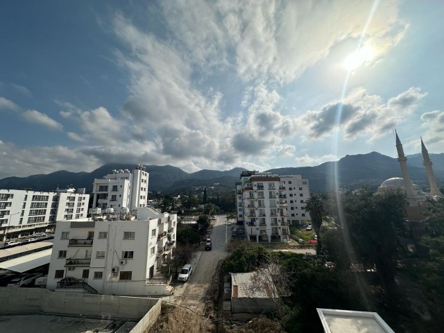 Lux 2+1 voll möblierte Wohnung zur Miete im Zentrum von Kyrenia
