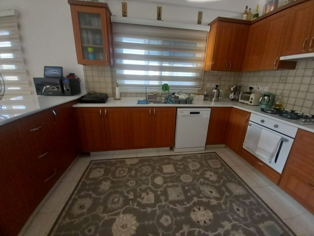 VILLA MIT 3 SCHLAFZIMMERN UND POOL IN ALSANCAK - 0533 820 2055