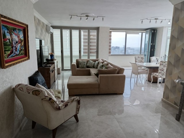 LUXUS-PENTHOUSE MIT DREI SCHLAFZIMMERN, CENTRAL KYRENIA APART HOTEL