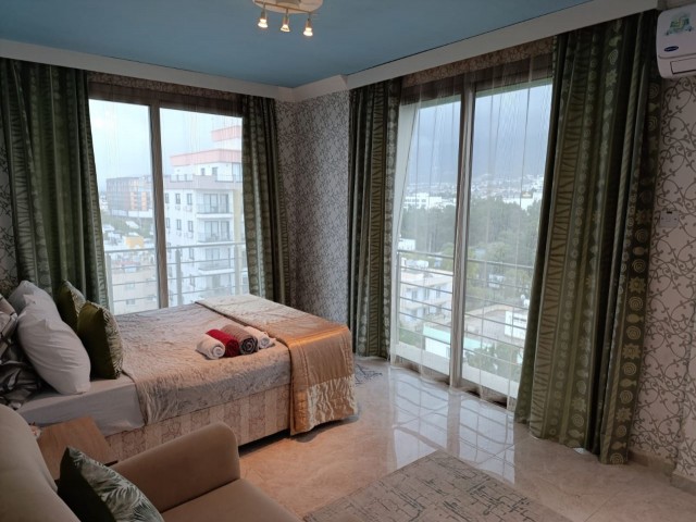 LUXUS-PENTHOUSE MIT DREI SCHLAFZIMMERN, CENTRAL KYRENIA APART HOTEL