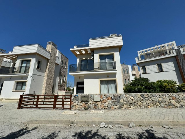 Alsancak, 3+1 furnished villa for rent, private garden, shared pool