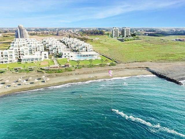 Möblierte Wohnung mit zwei Schlafzimmern im Aphrodite Beachfront Resort