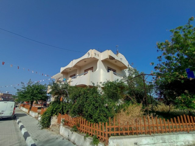 [Турецкое ядро] Полное здание на продажу / 4 магазина + Пентхаус + Терраса на крыше / 673 квадратных метра земли