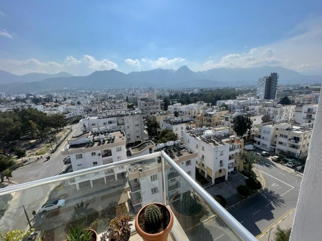 WOHNUNG MIT DREI SCHLAFZIMMERN IM ZENTRUM VON KYRENIA