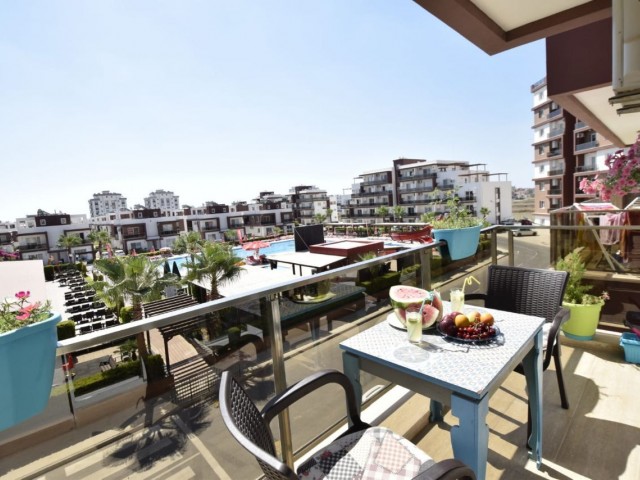 For sale is a cozy 2+1 apartment in the low-rise complex Royal Sun, Aqua 2 block, 3rd floor