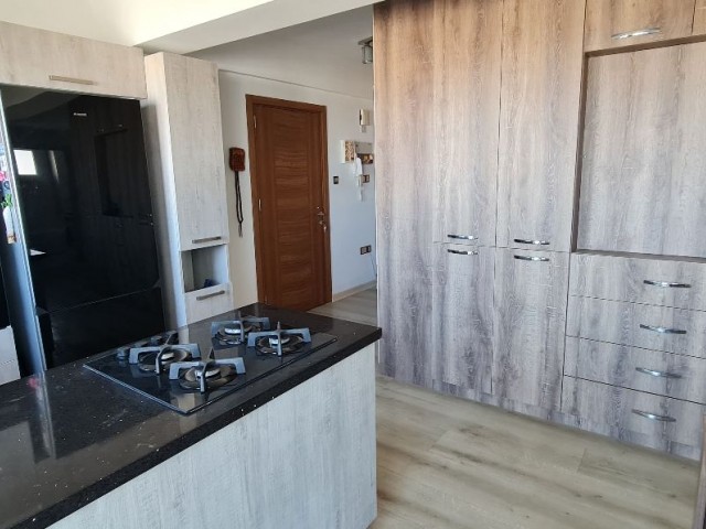 GİRNE MERKEZDE SAHİBİNDEN SATILIK 2+1 PENTHOUSE