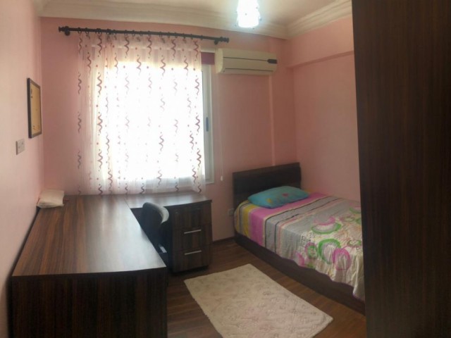 Tüm eşyaları ile birlikte, geniş teraslı penthouse