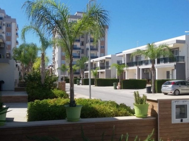 Long Beach bölgesinde, full eşyalı, satılık 2+1 ikiz villa.