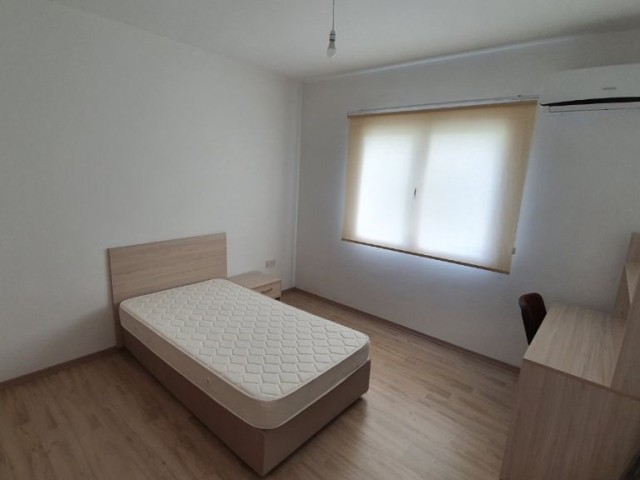 YATIRIMLIK !! 3 adet daire ve 180m² dükkan. Aylık 1600GBP garantili!