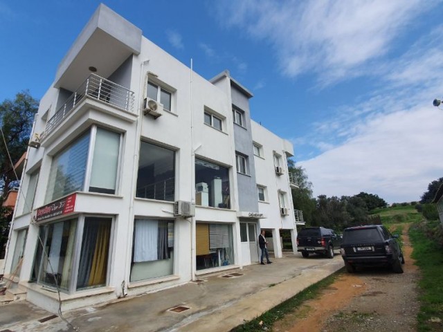 YATIRIMLIK !! 3 adet daire ve 180m² dükkan. Aylık 1600GBP garantili!