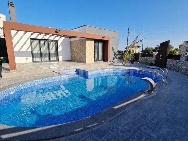 Bungalows with a large garden, pool infrastructure on the Bosphorus ** 