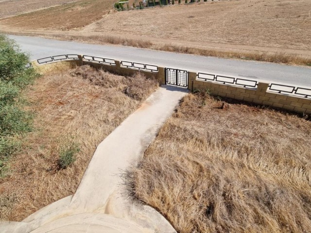 ÖTÜKEN girişinde, özel havuzlu, 1100m² bahçeli Villa.