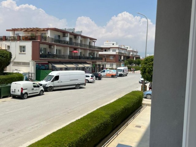 LONG BEACH'de havuzlu site içerisinde, eşyalı daire