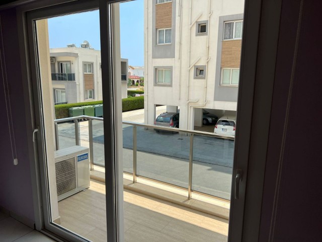 LONG BEACH'de havuzlu site içerisinde, eşyalı daire