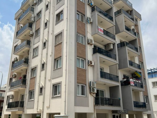 LONG BEACH'de havuzlu site içerisinde, eşyalı daire