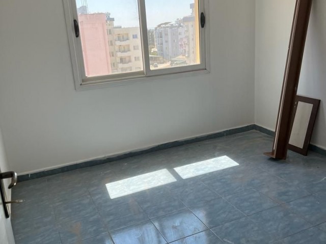 ONE PRICE ! 3 rooms - newly renovated ** 