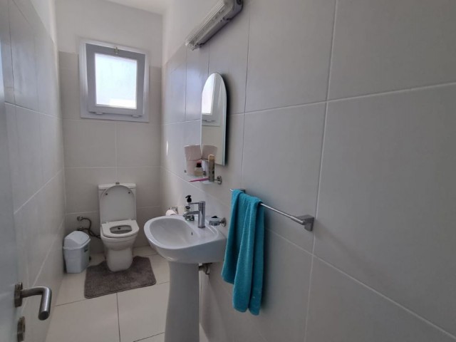 HAVUZ cephesinde kiralık Villa