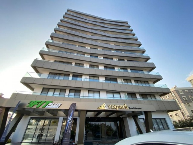 Unsere komplett möblierte 1+1-Wohnung zum Verkauf im Zentrum von Famagusta, direkt am Meer, in perfe